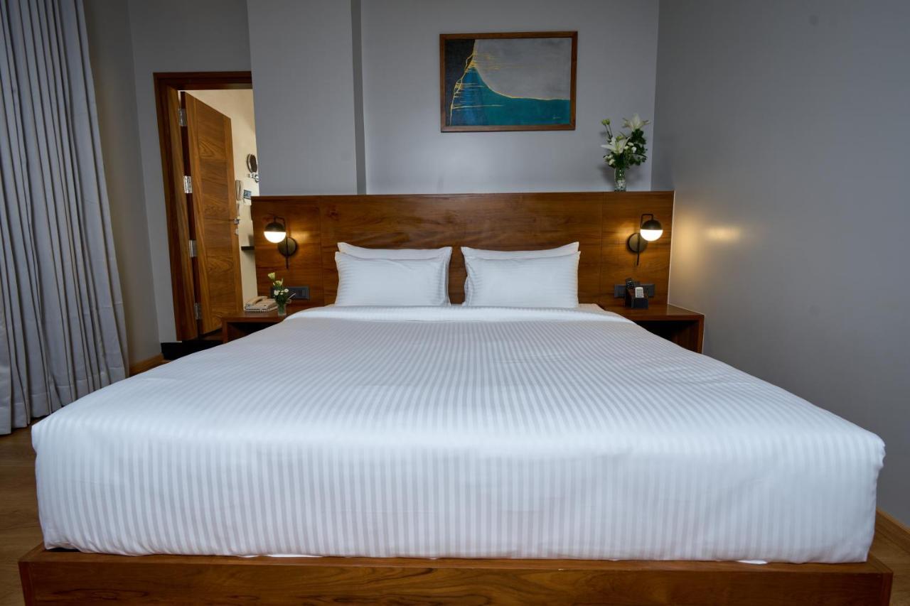 Visthara Hotel บังกาลอร์ ภายนอก รูปภาพ